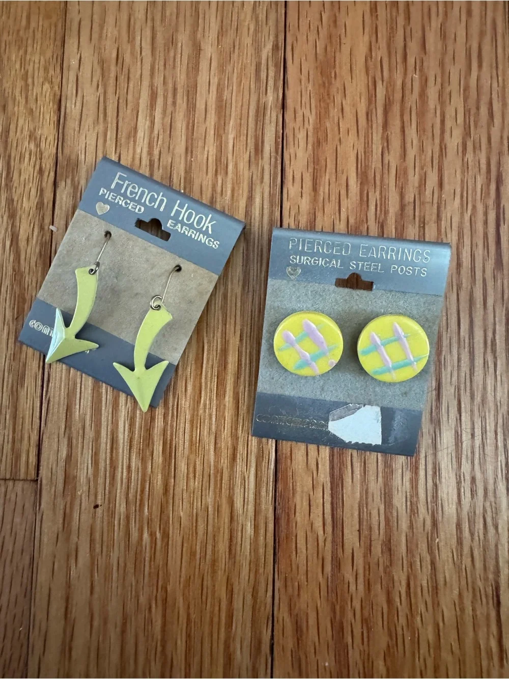 Vintage Yellow Arrow & Plaid Round Pierced Earrings - Bright Neon Yellow
